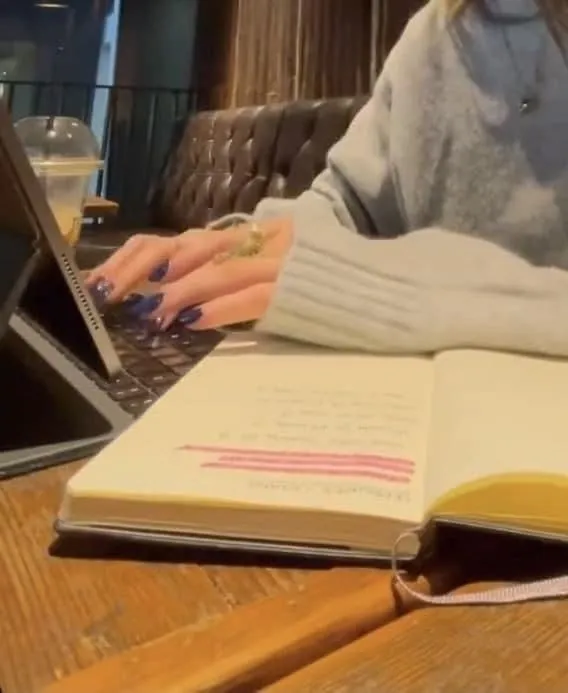 Zbliżenie na impulsy EEG